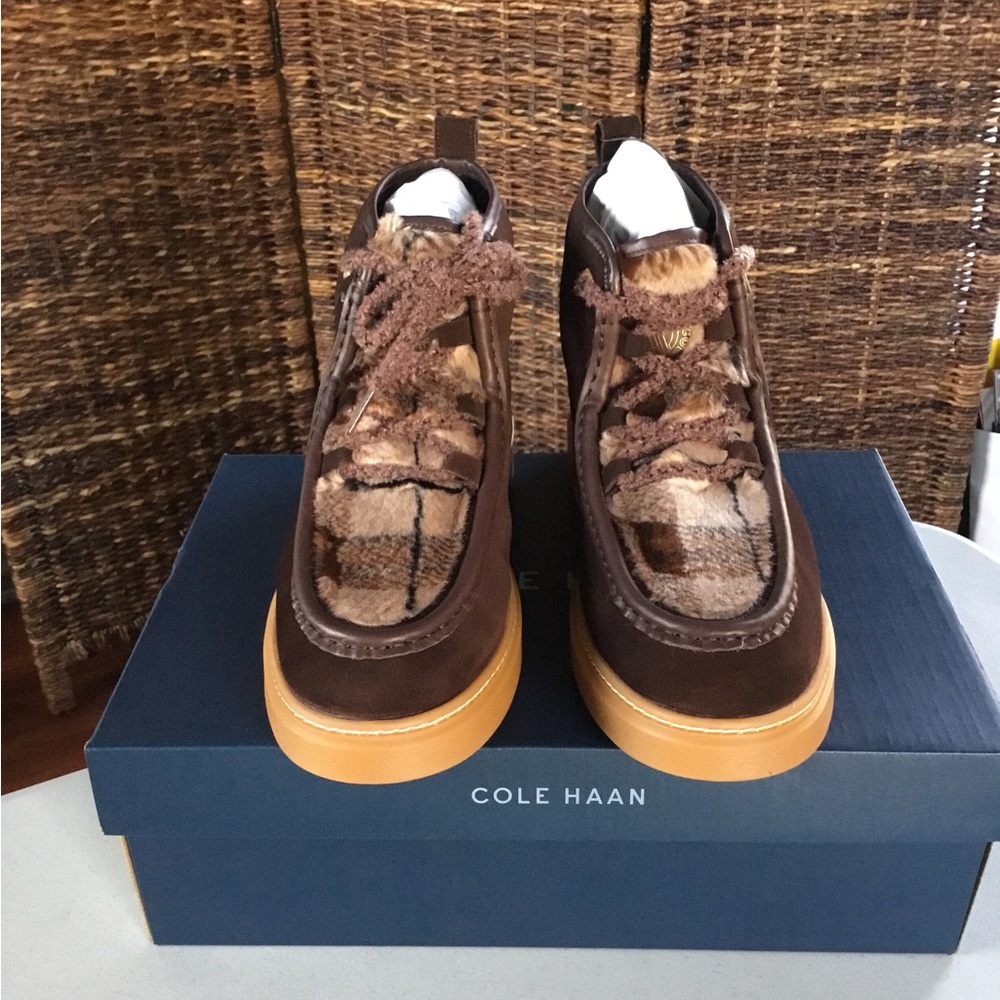 COLE HAAN NWOT LACE-UP HIKER INSPIRED CHUKKA SILHOUETTE WATER PROOF